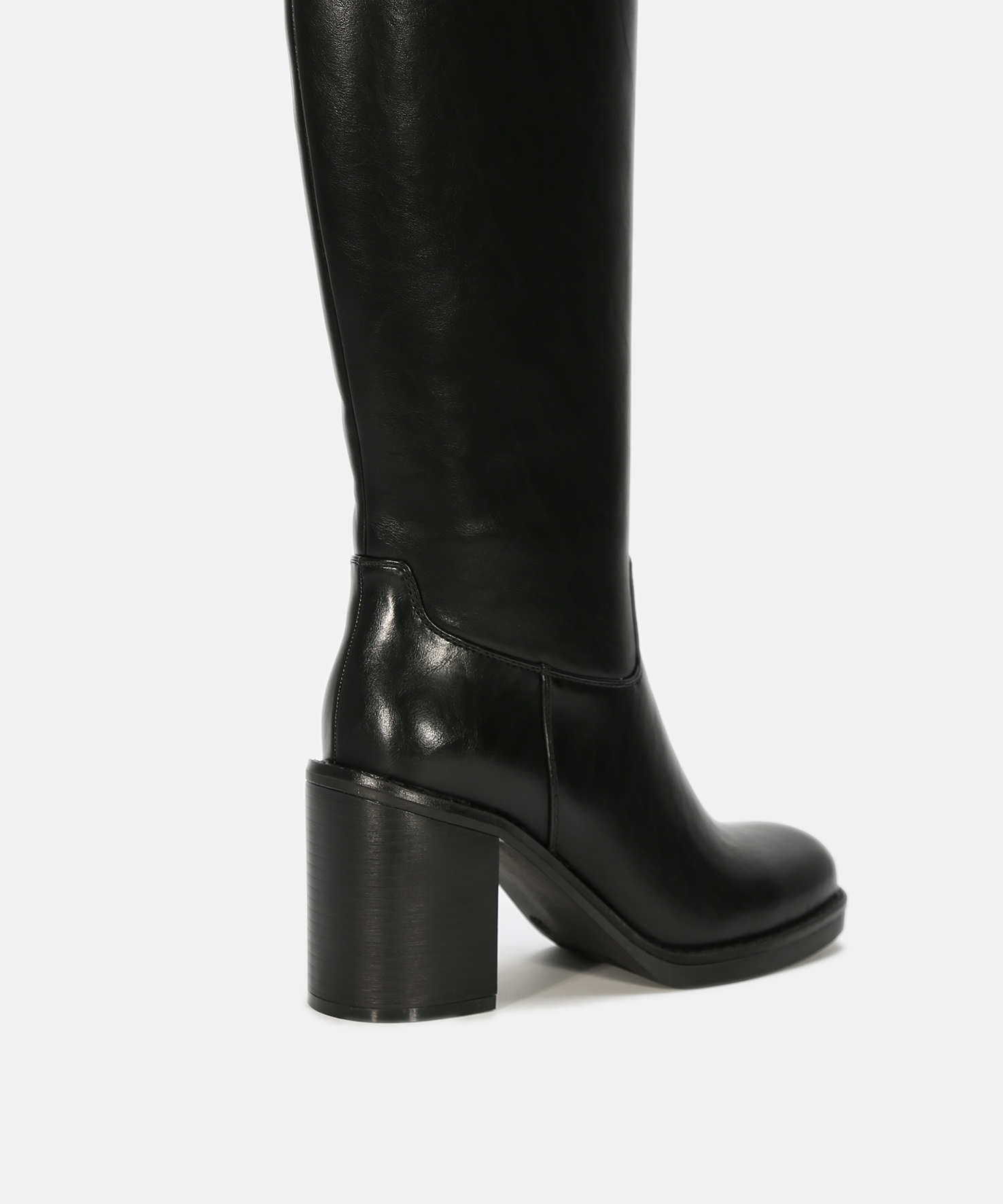 Botas pretas salto image number null